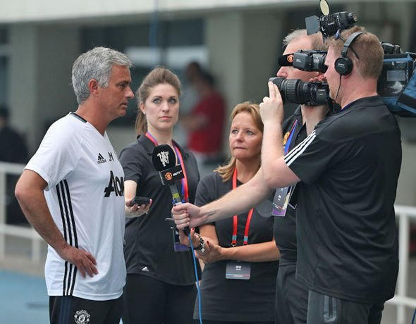 Mourinho được cho trở lại Real Madrid sau khi bị MU sa thải
