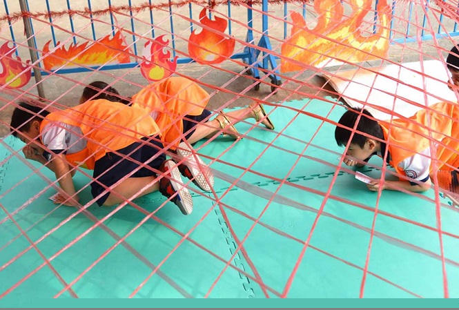 Một giờ học kỹ năng thoát hiểm khi hoả hoạn của trung tâm Ý tưởng Việt.