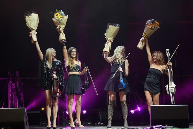 BOND từng để lại ấn tượng sâu sắc với khán giả Hà thành trong Lễ hội Âm nhạc Gió Mùa 2015