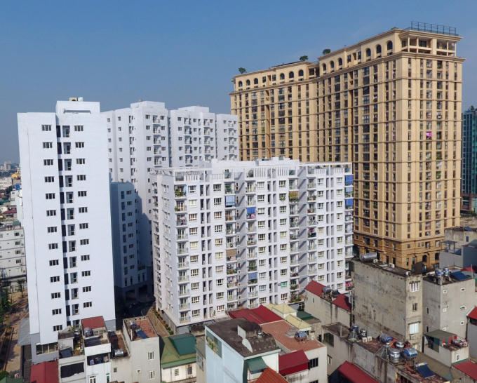 Dự án tái định cư Hoàng Cầu (quận Đống Đa) do UBND quận Đống Đa làm chủ đầu tư với 4 tòa CT2A, CT2B, CT2C và CT3 màu trắng đã cơ bản hoàn thiện, nhưng số người về ở khá khiêm tốn.