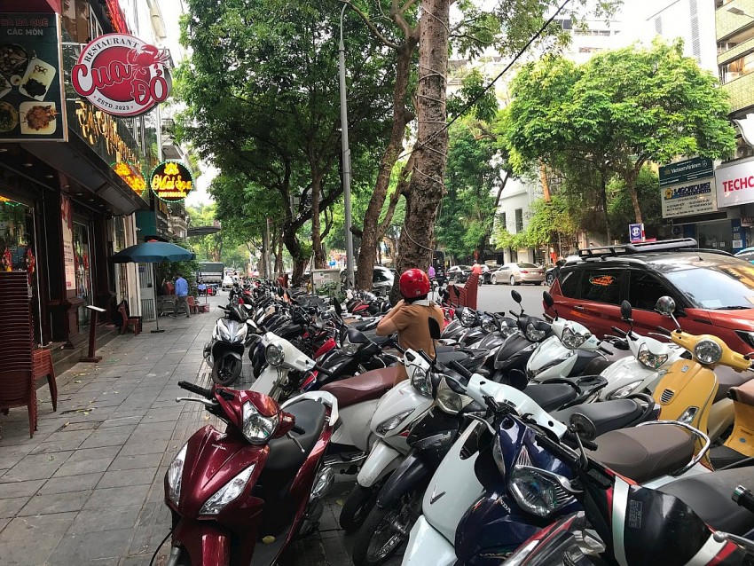 Hà Nội có thêm 191 tuyến đường được sử dụng một phần lòng đường để trông giữ xe.