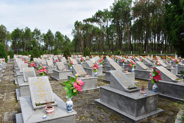Gần 30 năm qua, người cựu chiến binh Lê Văn Cư đã gắn bó với nghĩa trang liệt sỹ Thọ Lộc