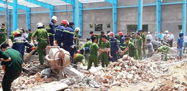 Lực lượng chức năng đang tiếp tục tìm kiếm tại hiện trường.