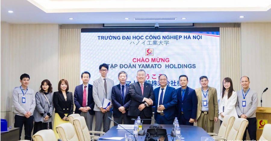 Ông Nguyễn Quang Trung (thứ tư từ phải qua) tại buổi làm việc giữa Tập đoàn Yamato Holdings (doanh nghiệp vận tải hàng đầu Nhật Bản) với Trường Đại học Công nghiệp Hà Nội (HaUI) chiều ngày 18/02/2025