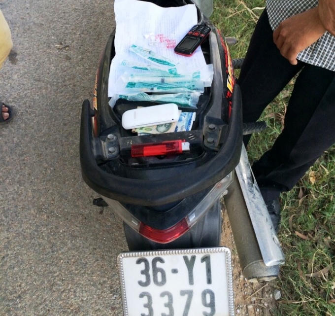 2 đối tượng cùng tang vật đã được giao về Công an huyện Hậu Lộc tiếp tục điều tra. (Ảnh: Công an Hậu Lộc cung cấp)