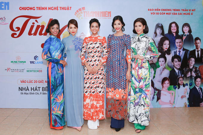 Hoa hậu H'hen Niê cùng dàn người đẹp Hoa hậu Hoàn vũ Việt Nam trình diễn thời trang Tình xuân