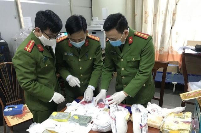 Một số hoạt động hợp pháp liên quan đến ma túy vì mục đích QP-AN, gồm: nghiên cứu, sản xuất, nhập khẩu, xuất khẩu chất ma túy, tiền chất; nhập khẩu, lấy mẫu, giao nhận, bảo quản mẫu chất ma túy; trách nhiệm cấp phép tiến hành hoạt động; lập dự trù, chế độ báo cáo, kiểm tra, giám sát và biểu mẫu, giấy tờ, sổ sách trong một số hoạt động hợp pháp liên quan đến ma túy vì mục đích QP-AN.