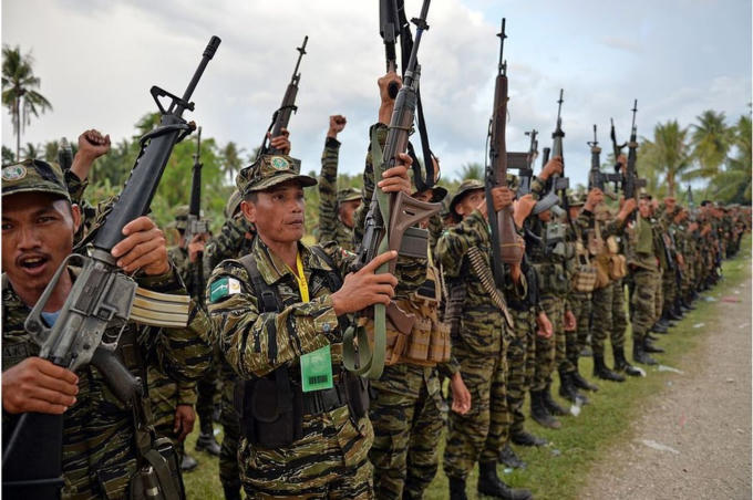 MILF đã ký một thỏa thuận hòa bình với chính phủ Philippines để cung cấp vũ khí, nhưng một số phe phái chia rẽ đã từ chối quyết định chung (Ảnh: AFP)
