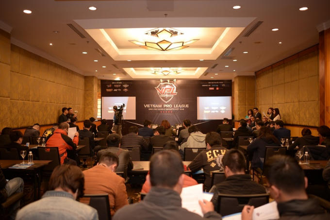 Toàn cảnh buổi họp báo.