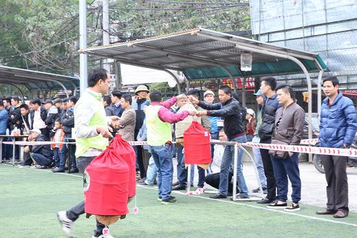 Hội thi chim thu h&uacute;t kh&aacute; đ&ocirc;ng đảo kh&aacute;n giả.