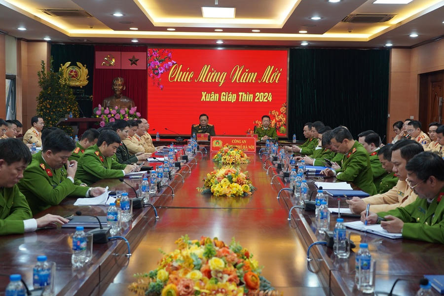 Đại diện Ban Giám đốc và Chỉ huy Công an các đơn vị tham dự tại điểm cầu CATP Hà Nội