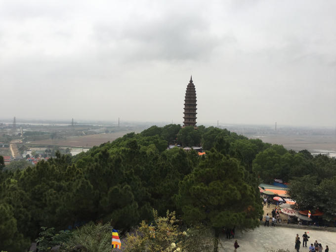 Tháp chuông Chùa Phật Tích nhìn từ trên cao.