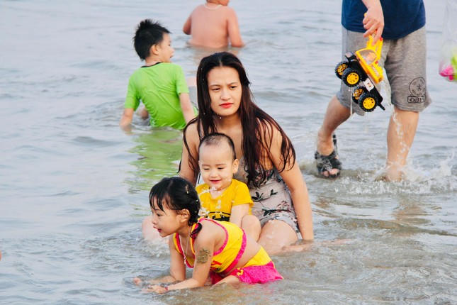 Thời tiết th&agrave;nh phố Đ&agrave; Nẵng trong những ng&agrave;y nghỉ lễ m&aacute;t mẻ, nhiệt độ khoảng 28-31 độ C, thuận lợi cho du lịch, nghỉ dưỡng, vui chơi.