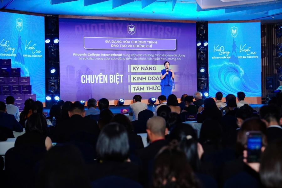 Bà Đỗ Hương Ly - Phó Chủ tịch HDQT Thường trực tập đoàn chia sẻ về điểm khác biệt của Trường Phoenix và giá trị Phoenix mang tới cho cộng đồng