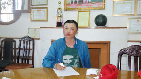 Nghi can Hoàng Công Thuật tại cơ quan công an - Ảnh Đ. Huy