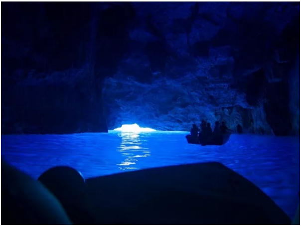 Hang Blue, Capri, Italy
