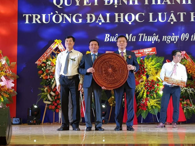Th&agrave;nh lập Ph&acirc;n hiệu Trường Đại học Luật H&agrave; nội tại Đắk Lắk