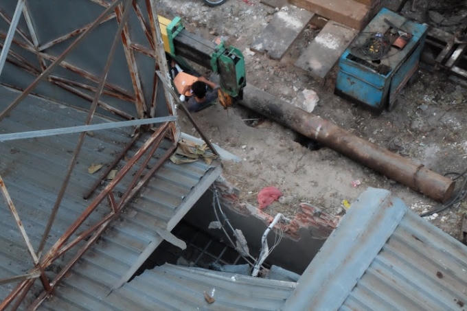 Sự cố khiến trần nh&agrave; ng&acirc;n h&agrave;ng Eximbank bị hư hại.&nbsp;