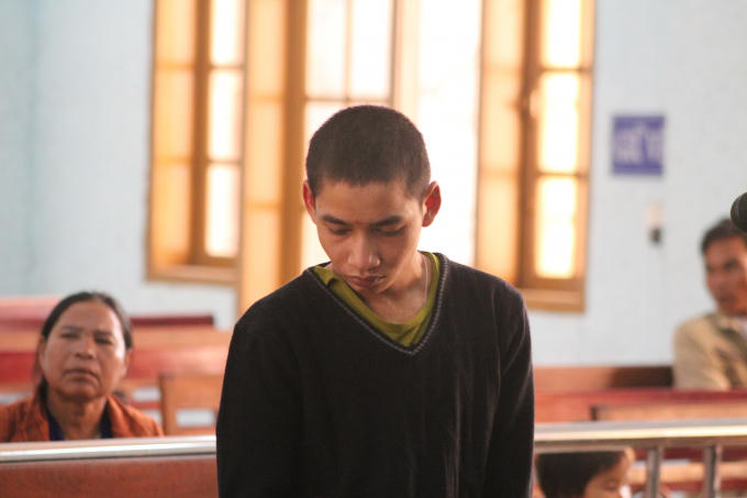 Chỉ vì một phút đồi bại, bị cáo đã đánh mất cả thời tuổi trẻ trong trại giam.