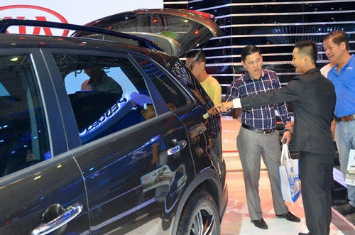 VCCI cho rằng Thông tư 20 đang cản trở các doanh nghiệp nhỏ tham gia kinh doanh nhập khẩu ô tô dưới 9 chỗ (Ảnh: Tấn Thạnh).