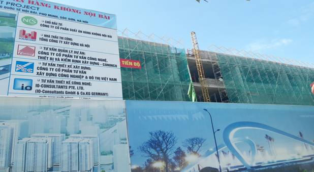 Đại diện Chủ đầu tư và đơn vị thi công cho biết, công trình này không có GPXD và không cần phải xin GPXD?