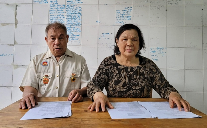 Ông Lê Công Hồng cùng vợ là bà Bùi Thị Tâm nhiều năm trời làm đơn kiến nghị cơ quan chức năng địa phương giải quyết thấu đáo sự việc.