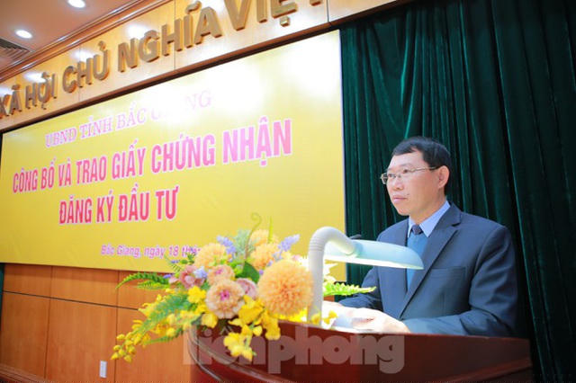 Chủ tịch UBND tỉnh Bắc Giang Lê Ánh Dương phát biểu tại buổi trao chứng nhận đầu tư 