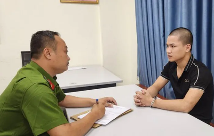 Đối tượng Nguyễn Tiến Thành tại cơ quan Công an (Ảnh: Công an Bắc Từ Liêm).