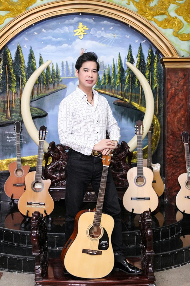 Danh ca Ngọc Sơn l&ecirc;n tiếng khẳng định: &ldquo;T&ocirc;i l&agrave; đ&agrave;n &ocirc;ng, men 100%&rdquo; sau những tin đồn về giới t&iacute;nh