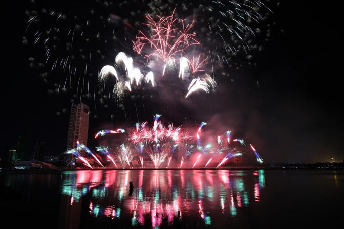 Màn bắn tuyển Anh ngập tràn cảm xúc sắc màu, ánh sáng