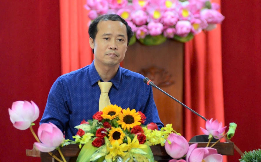 Giám đốc Sở Xây dựng Lê Anh Tuấn trả lời chất vấn của cử tri tại phiên chất vấn trong khuôn khổ chương trình Kỳ họp thứ 10, HĐND thành phố khóa VIII. Ảnh: UBND TP Huế.