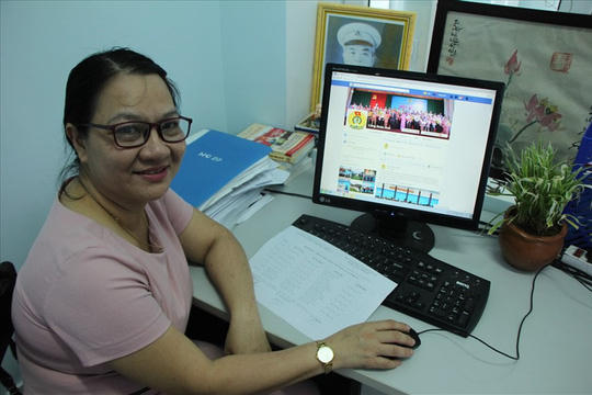 Bà Ngô Thu Hương - Trưởng ban Tuyên giáo LĐLĐ tỉnh Thừa Thiên-Huế, người điều hành Facebook Công đoàn Huế. Ảnh: ĐẮC THÀNH