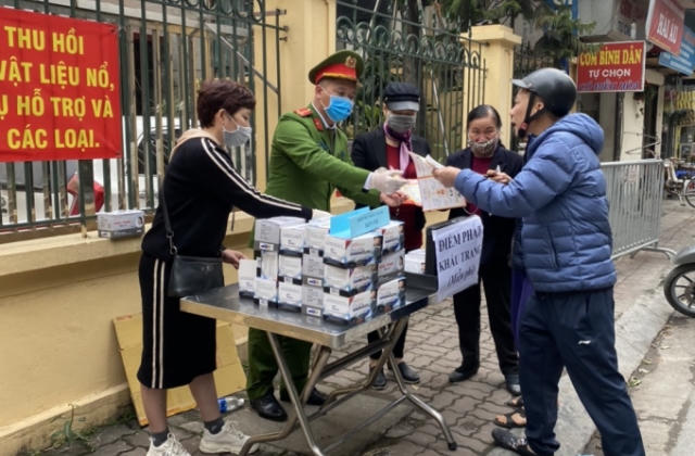 Đoàn thanh niên Công an phường Thanh Xuân Nam tích cực tham gia phòng chống dịch nCoV