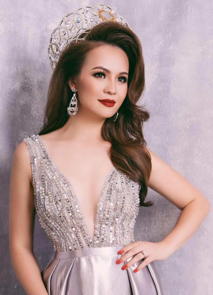 Hoa hậu Uy&ecirc;n Vi chia sẻ kinh nghiệm cho d&agrave;n th&iacute; sinh Mrs. Vietnam World 2018