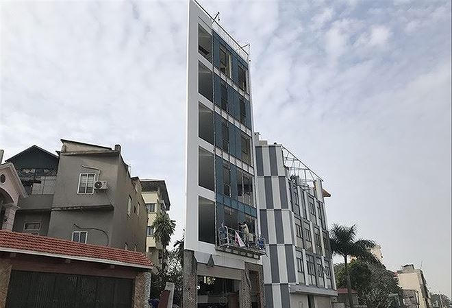 Công trình hình thù kỳ dị trên tuyến đường Phạm Văn Đồng.