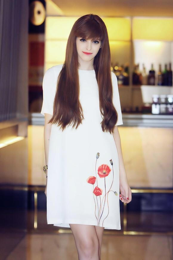 Cô vẫn xuất hiện đều đặn nhưng lại rất cẩn trọng và kín tiếng trong cuộc sống riêng. Nói về ngoại hình, không thể phủ nhận Andrea của ngày hôm nay đã xinh đẹp, lộng lẫy hơn rất nhiều so với hình ảnh "mẫu teen" ngày nào.