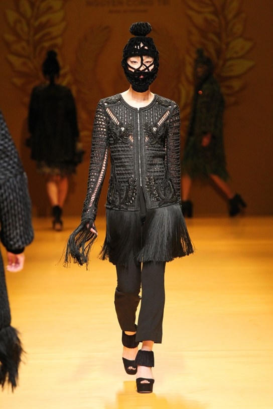 NTK C&ocirc;ng Tr&iacute; g&acirc;y ấn tượng tại Tokyo Fashion Week khi mang hồn &ldquo;l&uacute;a&rdquo; v&agrave;o lụa