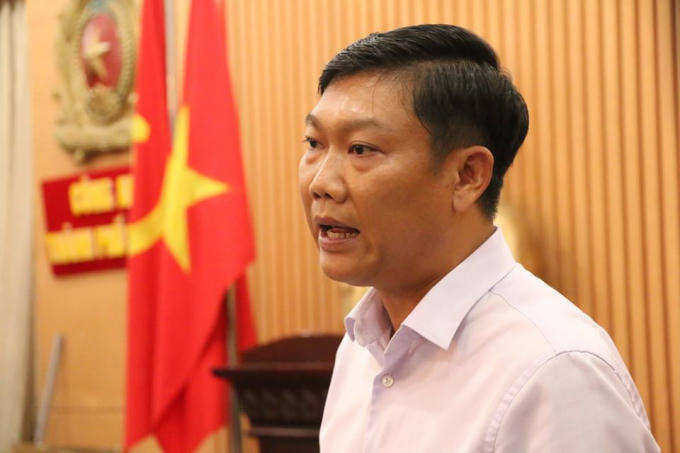 Tại buổi họp b&aacute;o, nhiều ph&oacute;ng vi&ecirc;n đặt c&acirc;u hỏi về tr&aacute;ch nhiệm của cơ quan chức năng trong việc đảm bảo an ninh trật tự v&agrave; ph&ograve;ng ngừa sử dụng ma t&uacute;y tại đ&ecirc;m hội &acirc;m nhạc.&nbsp;  &Ocirc;ng Đỗ Anh Tuấn, Chủ tịch UBND quận T&acirc;y Hồ, n&oacute;i địa phương đ&atilde; tổ chức thanh tra theo quy định. Trước khi đ&ecirc;m nhạc diễn ra một ng&agrave;y, h&ocirc;m 15/9, quận đ&atilde; kiểm tra hợp đồng thu&ecirc; địa điểm biểu diễn, c&aacute;c giấy tờ li&ecirc;n quan.  Khi đ&oacute;, c&ocirc;ng vi&ecirc;n Hồ T&acirc;y cam kết đảm bảo ANTT theo quy định. Sau đ&oacute;, UBND quận đ&atilde; giao Ph&ograve;ng văn h&oacute;a v&agrave; c&ocirc;ng an quận kiểm tra, nắm t&igrave;nh h&igrave;nh.