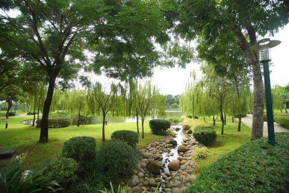 Một góc công viên xanh mát tại nội khu Celadon City.