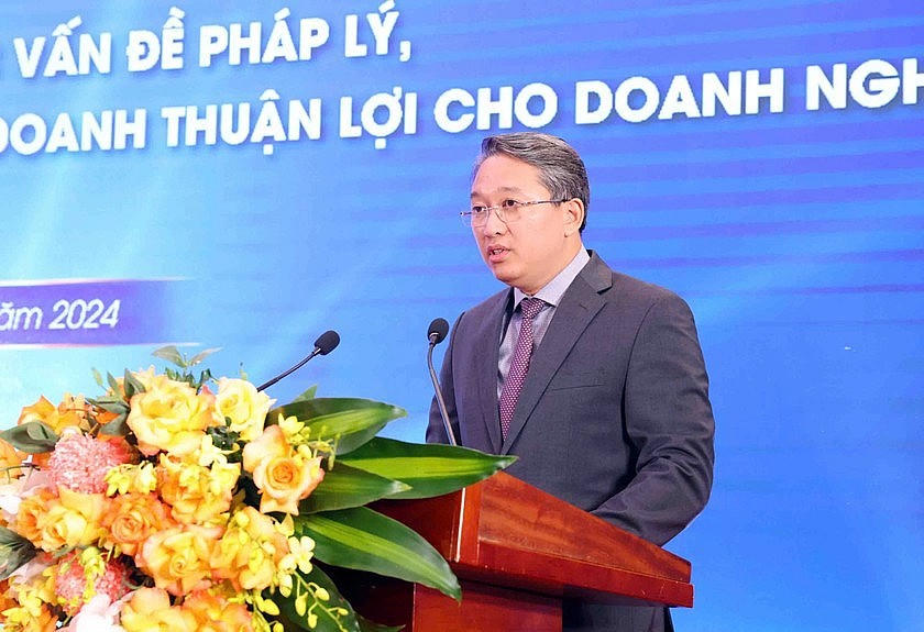 Đồng chí Nguyễn Hải Ninh, Ủy viên Trung ương Đảng, Bộ trưởng Bộ Tư pháp, Phó Chủ tịch Thường trực Hội đồng phối hợp PBGDPL Trung ương phát biểu tại Diễn đàn Kinh doanh và Pháp luật năm 2024.