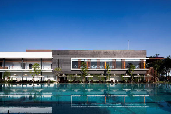 Khu phức hợp thể thao và nghỉ dưỡng Celadon Sports &amp; Resort Club với hồ bơi tiêu chuẩn Olympic.