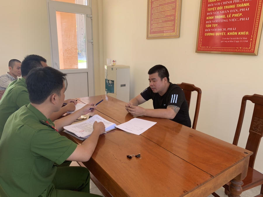 Đối tượng Nguyễn Mạnh Cường tại cơ quan Công an.