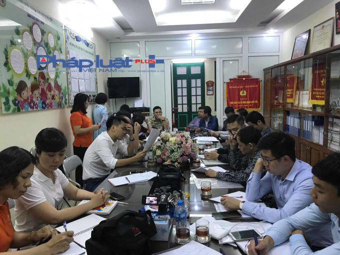 Sở Giáo dục và đào tạo, UBND phường Phan Chu Trinh, UBND phường Tràng Tiền cùng với Ban giám hiệu trường Mẫu giáo Mầm non B đã có mặt nhằm ghi nhận sự việc trên.