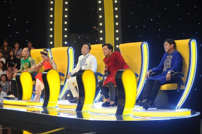 Đấu trường tiếu l&acirc;m: &ldquo;Mỹ nữ l&agrave;ng h&agrave;i&rdquo; g&acirc;y n&aacute;o loạn, khiến Trấn Th&agrave;nh &ndash; Đức Thịnh &ldquo;đối đầu&rdquo; nhau