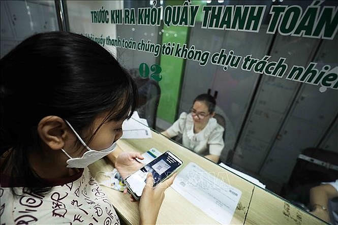 Khu vực thanh toán không dùng tiền mặt tại bệnh viện đa khoa Đức Giang (Hà Nội). (Ảnh: Minh Quyết/TTXVN)