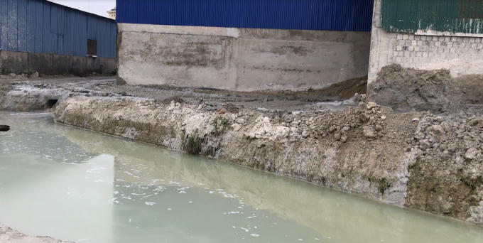 Khu vực xả thải của trạm trộn bê tông.