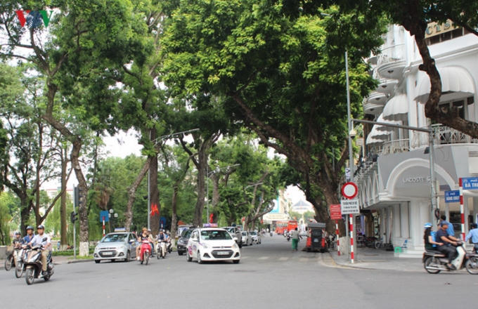 Để phục vụ cho tuyến phố đi bộ khu vực Hồ Hoàn Kiếm từ 19h tối thứ Sáu đến 24h Chủ Nhật hàng tuần, Hà Nội sẽ điều chỉnh lộ trình xe buýt ở 16 tuyến phố.