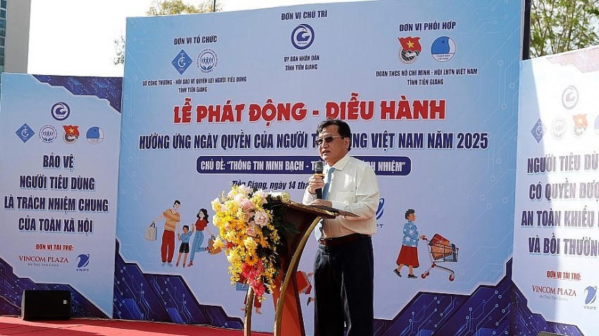 Ông Phạm Văn Trọng - Phó Chủ tịch UBND tỉnh nhấn mạnh sự cần thiết của minh bạch thông tin trong sản xuất, tiêu thụ hàng hóa. Ảnh: Xuân Uyên
