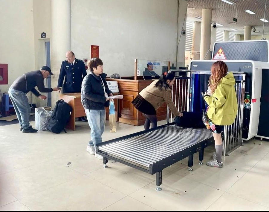 Hệ thống máy soi hàng hóa tại cửa khẩu quốc tế Móng Cái.