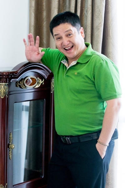 Chí Trung từng bán đủ thứ hàng lặt vặt, và giao hàng quanh Hà Nội trước khi trở thành nghệ sỹ hài nổi tiếng. Ảnh: internet.